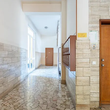 Διαμέρισμα Station & Center