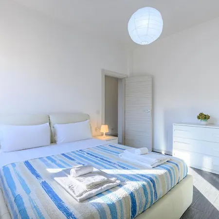 Station & Center פארמה