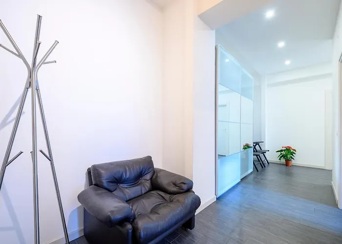 Station & Center بارما